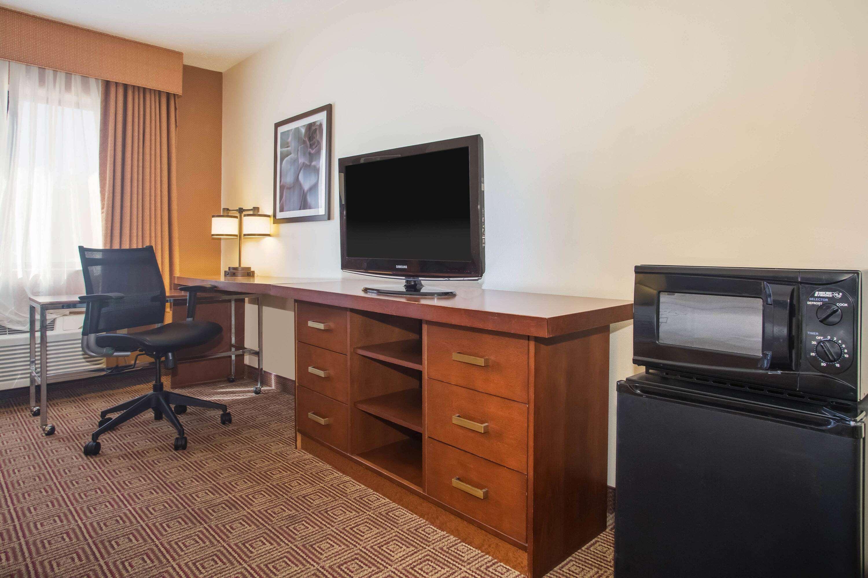Baymont By Wyndham Columbia, Mo Hotel Exterior photo