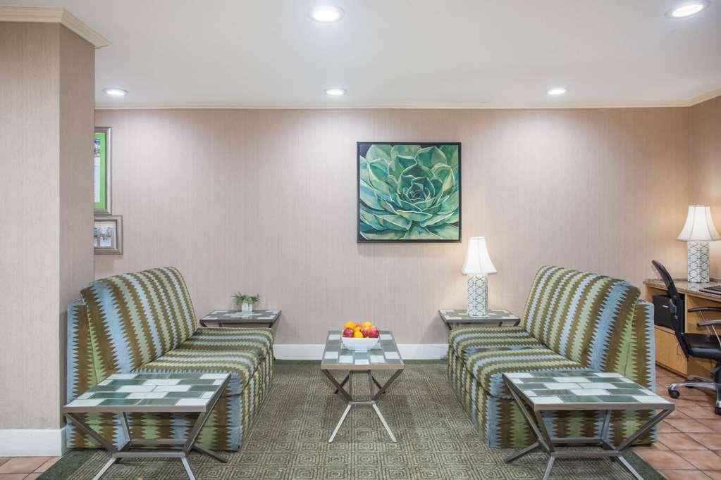 Baymont By Wyndham Columbia, Mo Hotel Interior photo