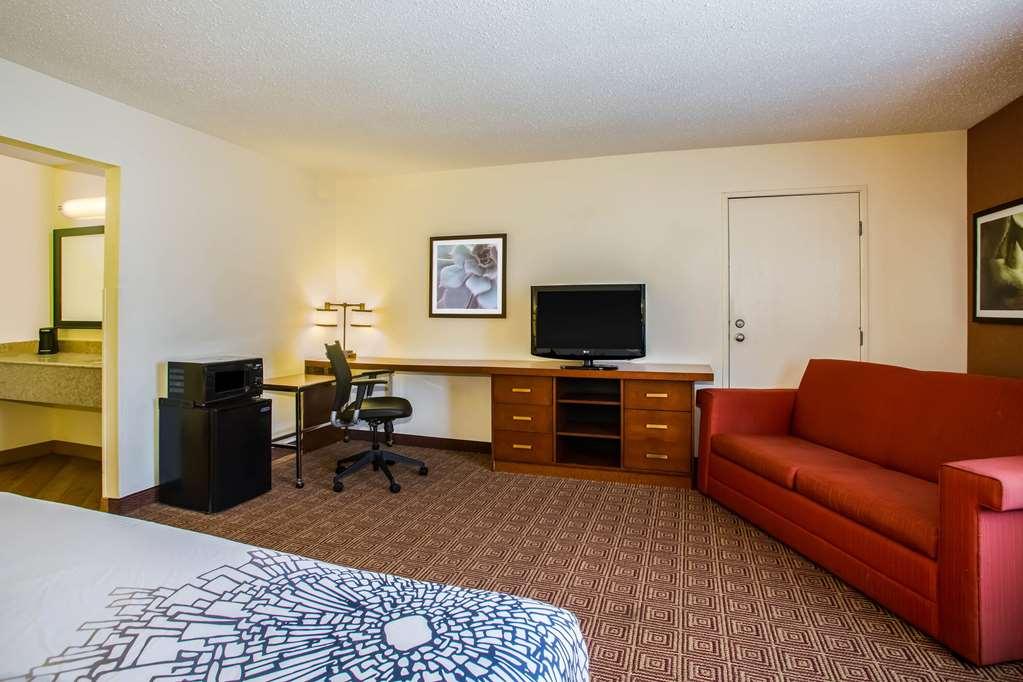 Baymont By Wyndham Columbia, Mo Hotel Room photo