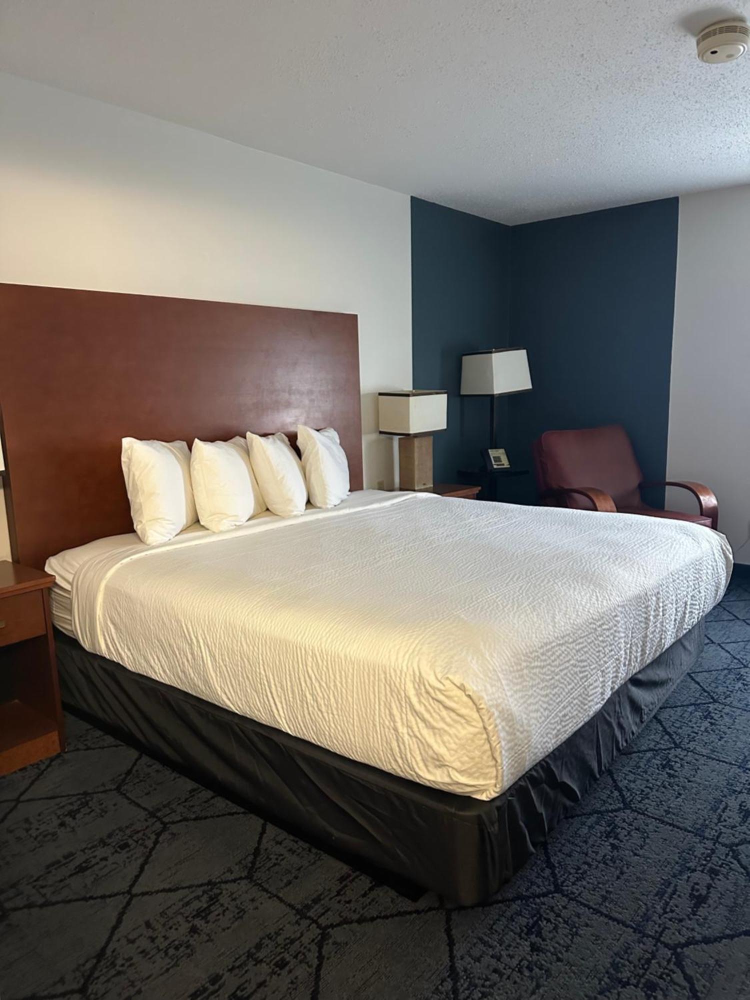 Baymont By Wyndham Columbia, Mo Hotel Exterior photo
