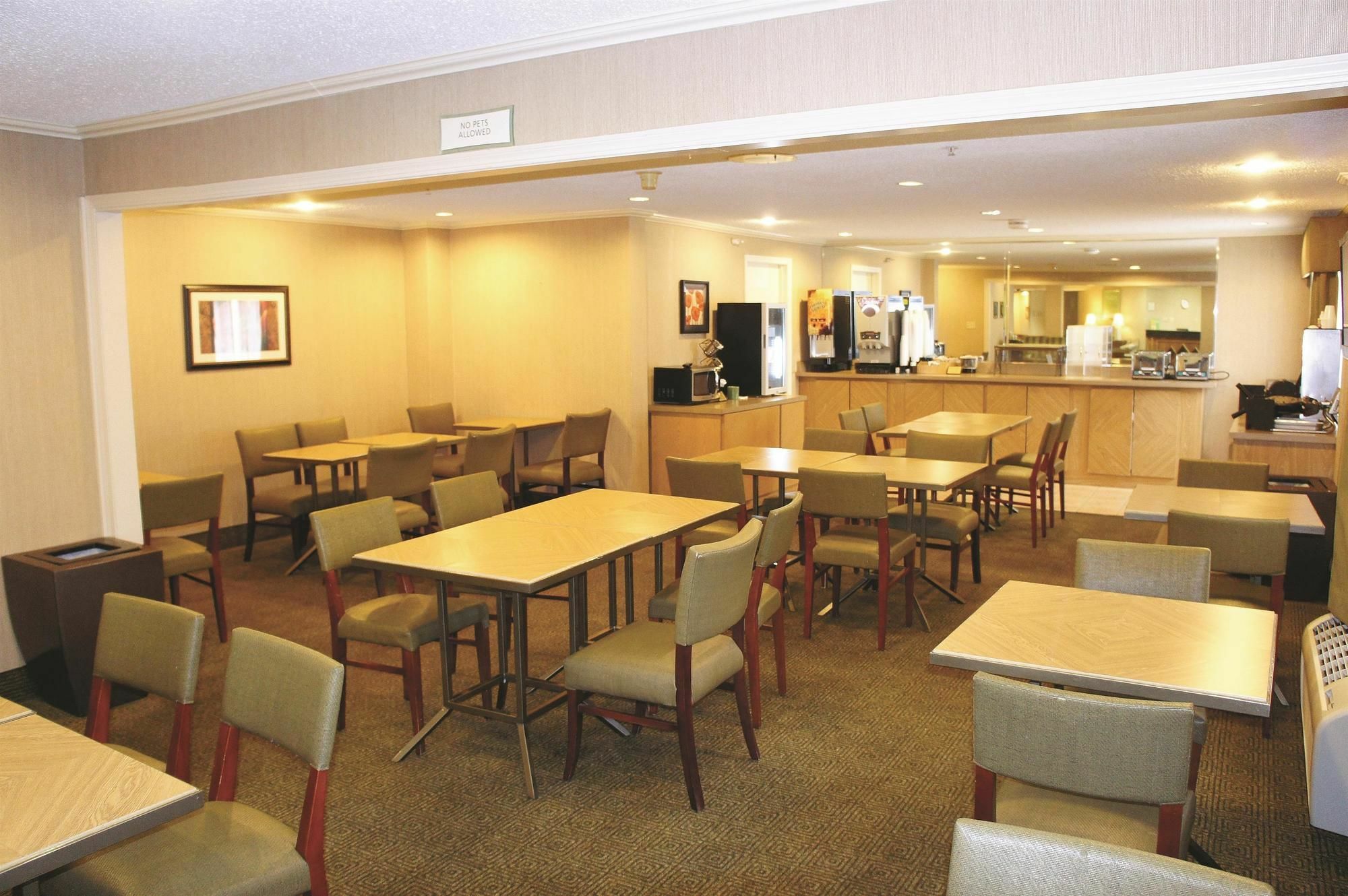 Baymont By Wyndham Columbia, Mo Hotel Exterior photo